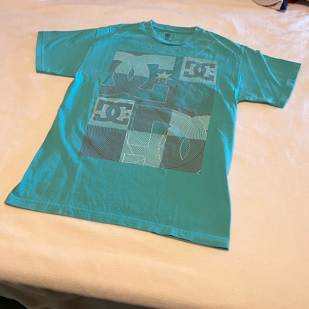 DC Tshirt Turquiose/Teal Size Medium